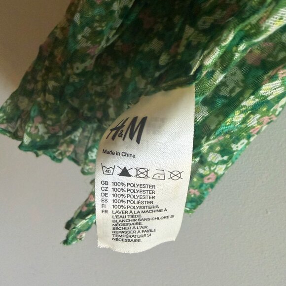 H&M Ditsy Floral Scarf - Picture 3 of 3